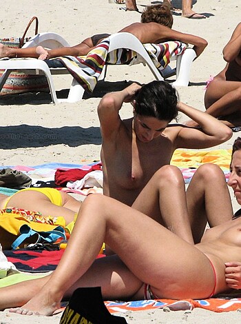 Topless Girls on the Beach - 167 - Crowded Beaches - Photo 29