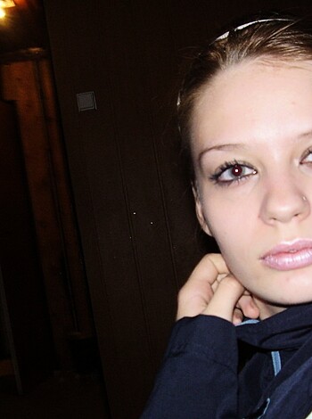 Super Cute Babe Shows Her Personal Picture Collection - Photo 33