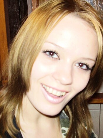 Super Cute Babe Shows Her Personal Picture Collection - Photo 32