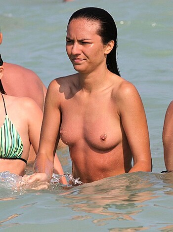 Topless Girls on the Beach - 274 - Photo 20