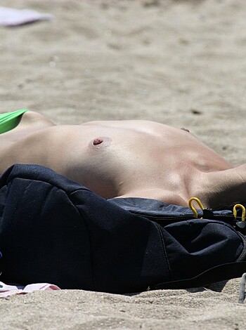 Topless Girls on the Beach - 274 - Photo 40
