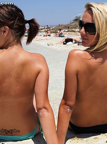 Beach - Christiane and charlotte - Photo 11