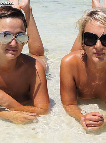 Beach - Christiane and charlotte - Photo 17
