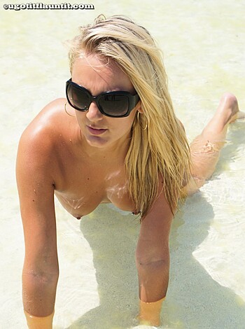 Beach - Christiane and charlotte - Photo 36