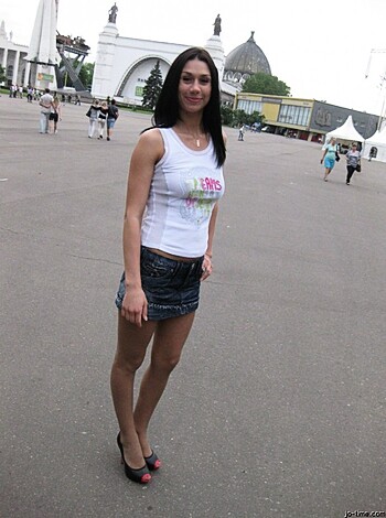 Skinny hot tramp drunk posing - Photo 3