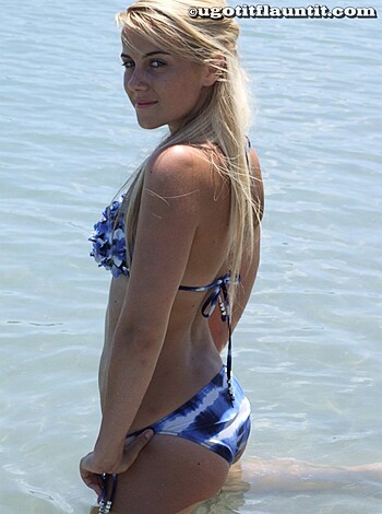 Beach - Yasmin and friends - Photo 1