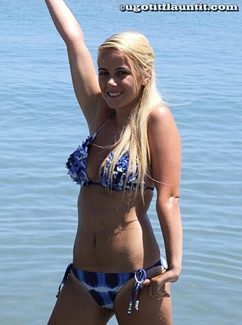 Beach - Yasmin and friends - Photo 9