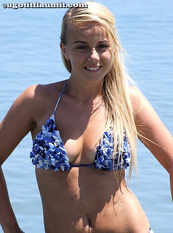 Beach - Yasmin and friends - Photo 10