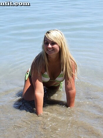 Beach - Yasmin and friends - Photo 67