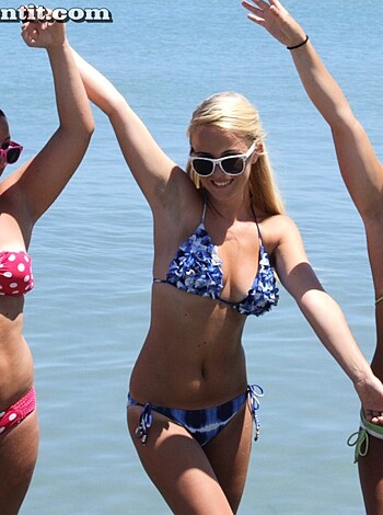 Beach - Yasmin and friends - Photo 81