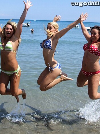 Beach - Yasmin and friends - Photo 86
