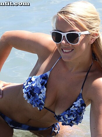 Beach - Yasmin and friends - Photo 90