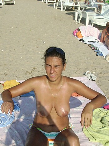 Topless Girls on the Beach - 272 - Photo 14