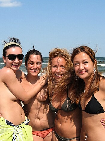 Topless Girls on the Beach - 272 - Photo 16