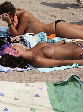 Topless Girls on the Beach - 272 - Photo 27
