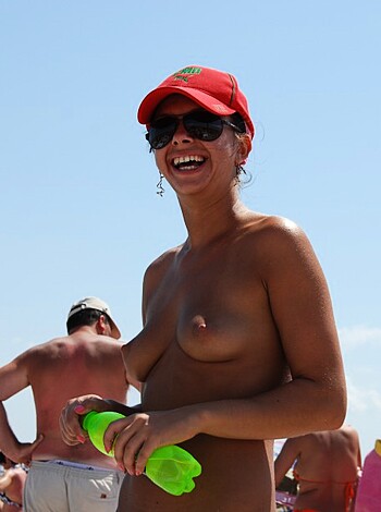 Topless Girls on the Beach - 272 - Photo 30