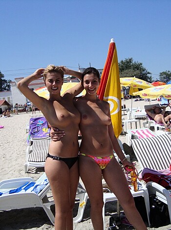 Topless Girls on the Beach - 275 - Young Tits - Photo 4