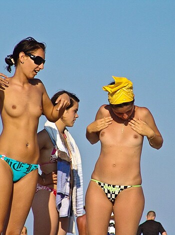 Topless Girls on the Beach - 275 - Young Tits - Photo 45