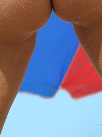 Topless Girls on the Beach - 065 - Photo 10