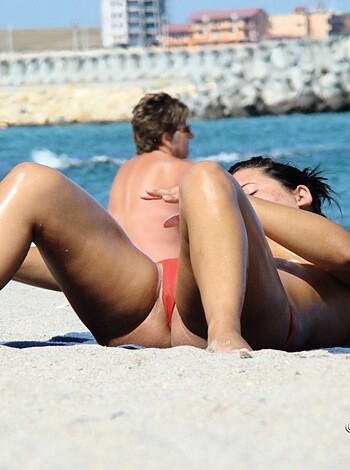 Topless Girls on the Beach - 193 - Photo 14