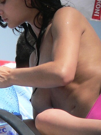 Topless Girls on the Beach - 218 - Photo 23