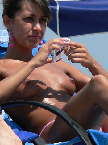 Topless Girls on the Beach - 218 - Photo 28