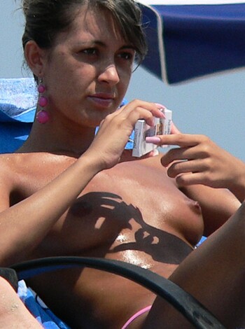 Topless Girls on the Beach - 218 - Photo 29