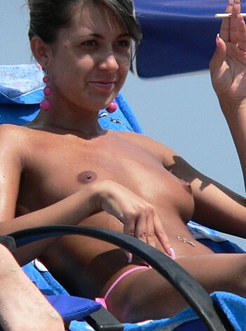 Topless Girls on the Beach - 218 - Photo 32