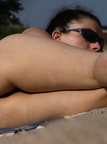 Nude Girls on the Beach - 231 - Photo 23