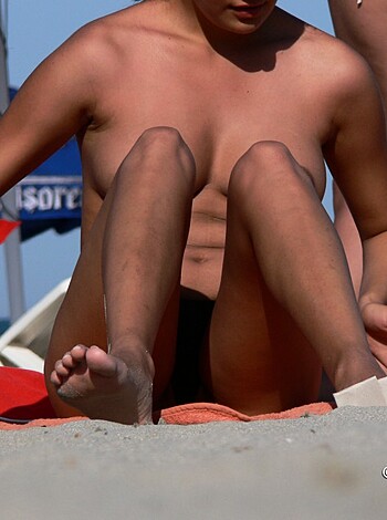 Topless Girls on the Beach - 080 - Part 2 - Photo 6