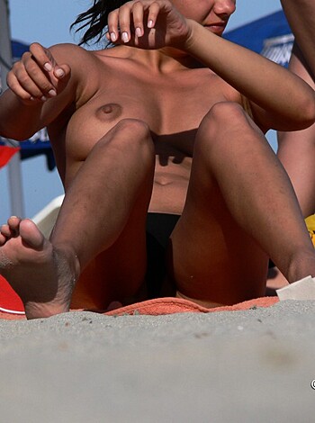 Topless Girls on the Beach - 080 - Part 2 - Photo 5