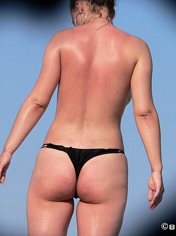 Topless Girls on the Beach - 291 - Photo 1