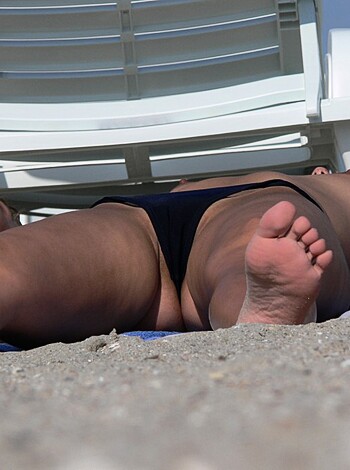 Topless Girls on the Beach - 044 - Photo 20