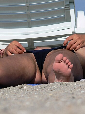 Topless Girls on the Beach - 044 - Photo 24