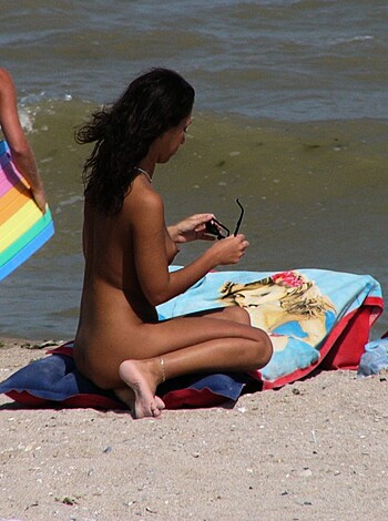 Nude Girls on the Beach - 192 - Photo 3