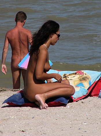 Nude Girls on the Beach - 192 - Photo 4