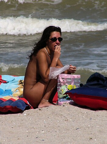 Nude Girls on the Beach - 192 - Photo 7