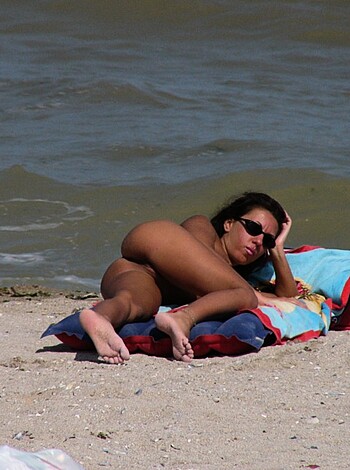 Nude Girls on the Beach - 192 - Photo 10
