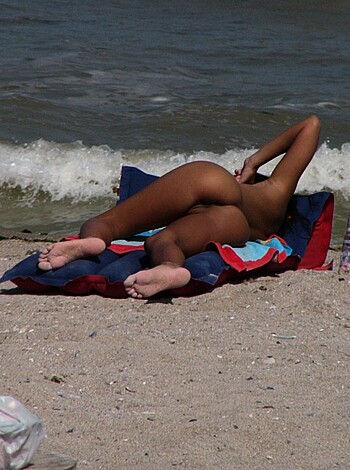 Nude Girls on the Beach - 192 - Photo 16