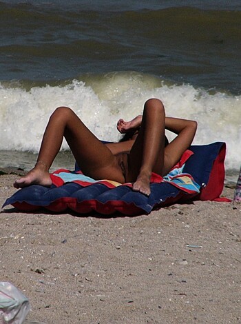 Nude Girls on the Beach - 192 - Photo 17