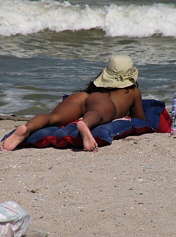 Nude Girls on the Beach - 192 - Photo 35