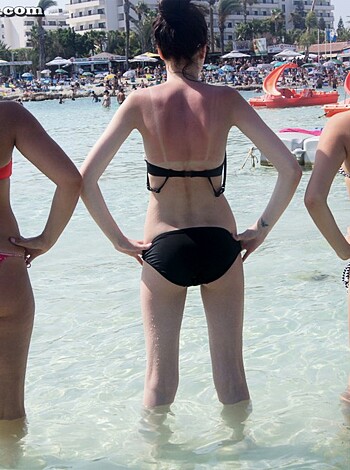 Beach - hereford girls 1 - Photo 1