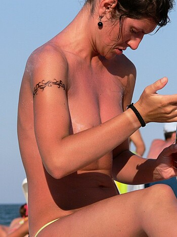 Topless Girls on the Beach - 173 - Photo 14