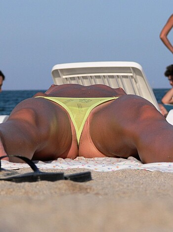 Topless Girls on the Beach - 173 - Photo 23