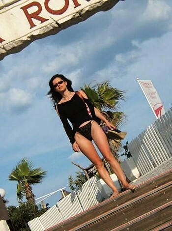 "This chick's got a banging bod. Tanned skin, tight ass and thunder thighs, she's carrying a surfboard in one hand while descending the stairs in nothing but a skimpy bikini bottom."