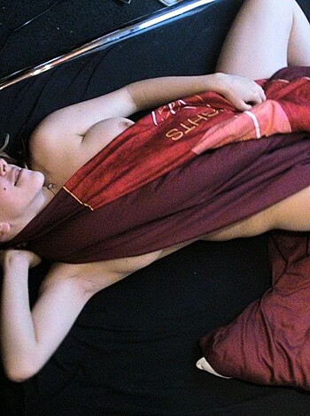 Here's the vulgar description of that fucking image: A nude chick lying on her back with her pussy exposed, probably waiting for some cock to stick inside her.