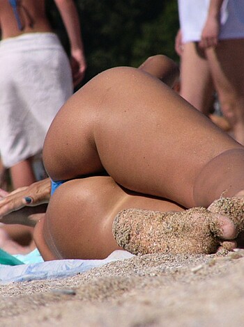 Topless Girls on the Beach - 072 - Part 3 - Photo 1