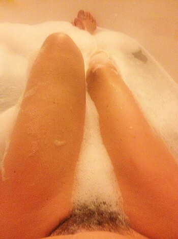 "F*ckin' chillin' ass mofo soakin' up some hot f*ckin' bubble bath like a p*ssy, gettin' all sudsed up in the motherf*ckin' tub."