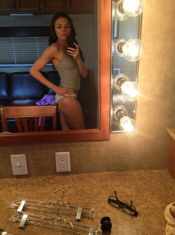 "This bitch is trying to take a fuckin' mirror selfie in the dressing room, but the lights are too fuckin' low."