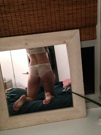 """
Look at this fucking idiot who decided to take a mirror selfie while wearing panties so tight they look like fishnets.
Fuckin' A right.
"""
